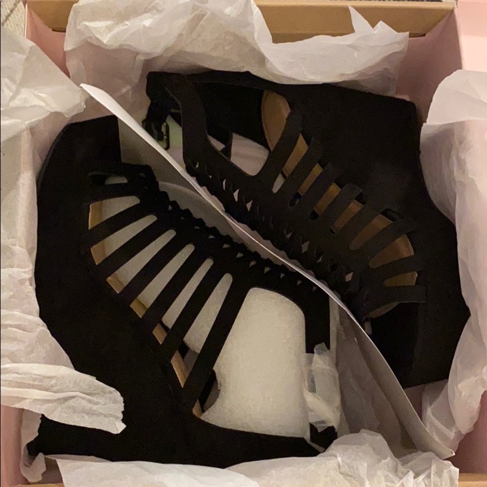 Black Wedges